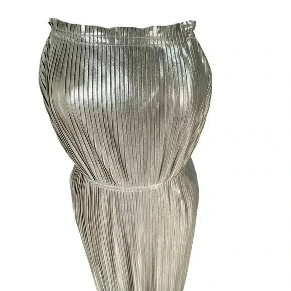 Banana Republic Metallic Pleated High Neck Strap Fit and Flare Dress Size 8 - Picture 5 of 16